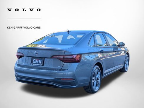 Used 2024 Volkswagen Jetta SE w/ Panoramic Sunroof Package FWD image 3
