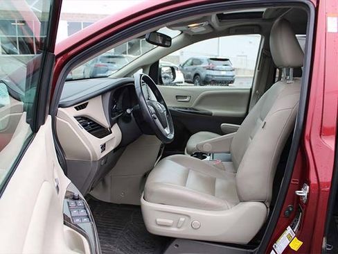 Used 2020 Toyota Sienna XLE w/ XLE Navigation Package AWD/4WD image 13