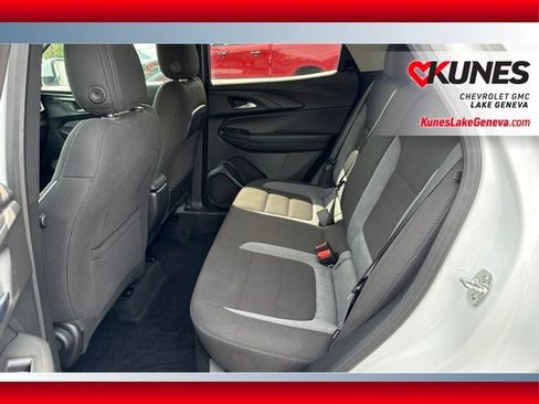 Used 2025 Chevrolet TrailBlazer LT FWD image 16