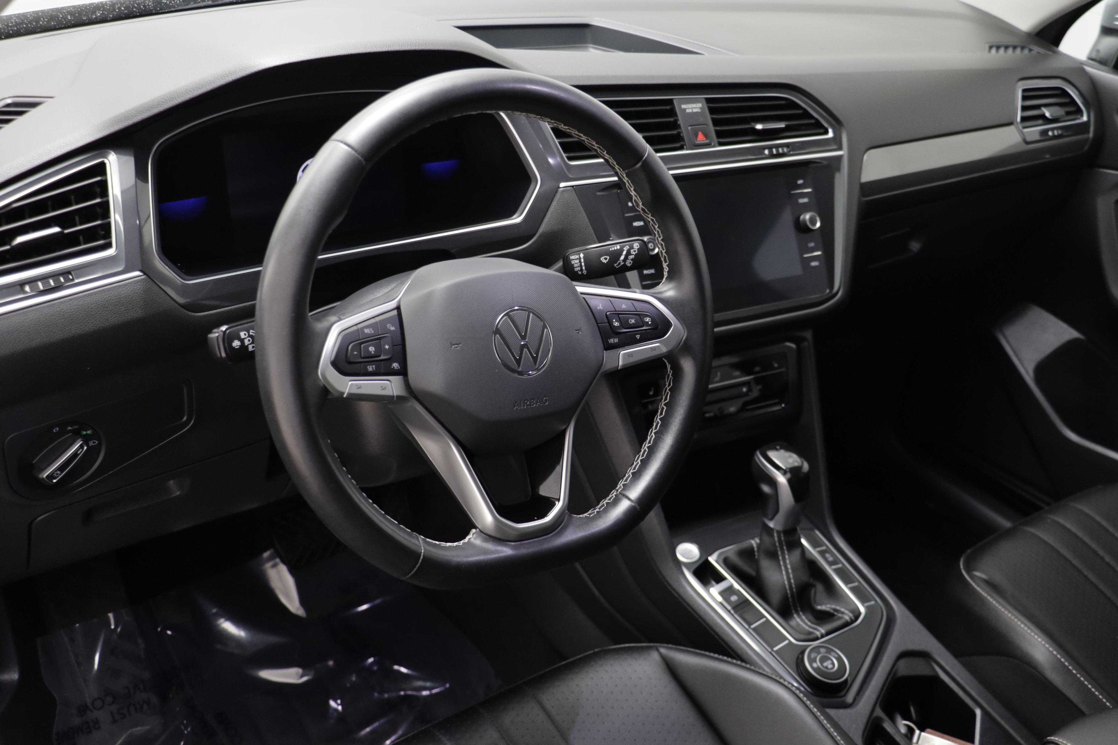 Used 2022 Volkswagen Tiguan SE AWD/4WD image 6