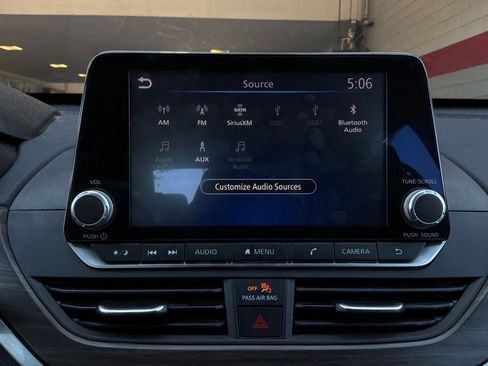 Used 2024 Nissan Altima 2.5 SV FWD image 29