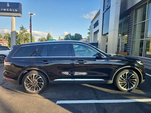 Used 2023 Lincoln Aviator Reserve w/ Equipment Group 201A RWD image 4