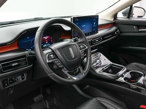 Used 2023 Lincoln Nautilus Reserve AWD/4WD image 12