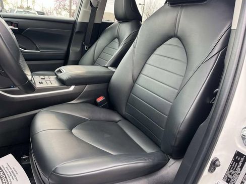 Used 2023 Toyota Highlander XLE image 35