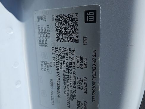 Used 2023 Chevrolet Express 2500 Extended w/ Driver Convenience Package image 27