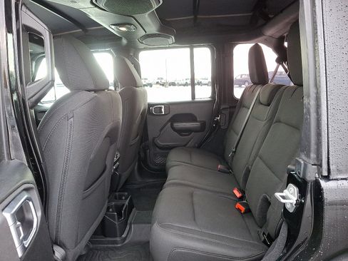 Used 2018 Jeep Wrangler Unlimited Sport S image 10