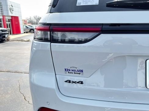 New 2026 Jeep Grand Cherokee Summit image 15