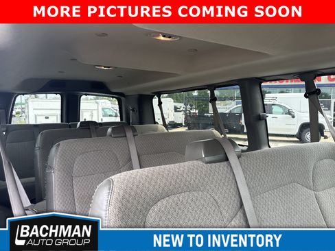 Used 2025 Chevrolet Express 3500 LT w/ LT Preferred Equipment Group RWD image 4