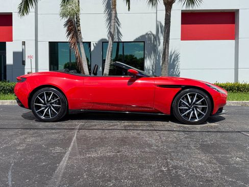 Used 2020 Aston Martin DB11 Volante RWD image 2