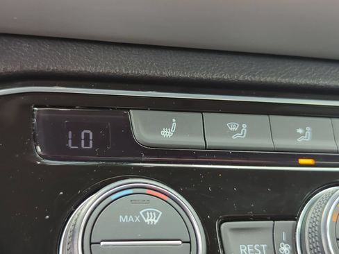 Certified 2023 Volkswagen Atlas SE FWD image 24