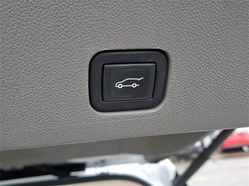 Certified 2023 Cadillac XT6 Premium Luxury image 22