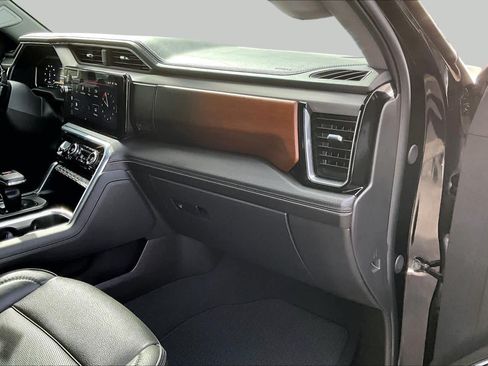 Used 2024 GMC Sierra 1500 Denali w/ Technology Package AWD/4WD image 19