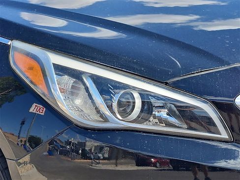 Used 2015 Hyundai Sonata SE image 3