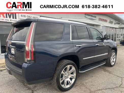 Used 2020 Cadillac Escalade Luxury AWD/4WD image 6