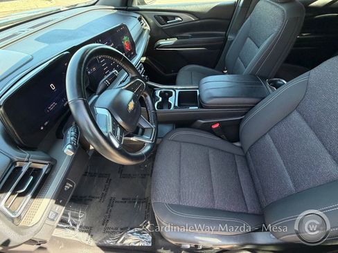 Used 2025 Chevrolet Traverse LT FWD image 15