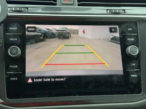 Used 2020 Volkswagen Tiguan SE w/ Panoramic Sunroof Package image 25