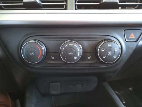 Used 2024 Chevrolet Trax RS w/ Sunroof Package image 12