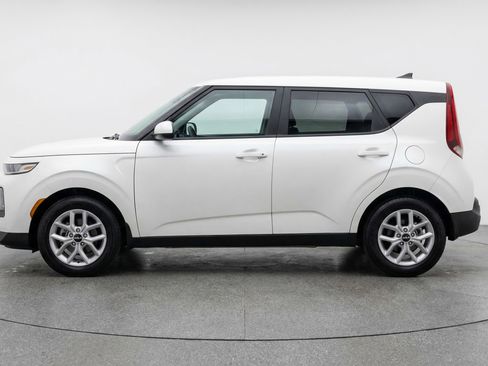 Used 2025 Kia Soul LX w/ LX Technology Package image 5