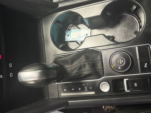 Used 2021 Volkswagen Atlas SE image 51