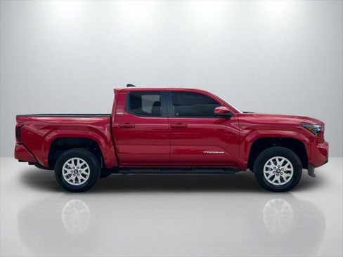 Certified 2025 Toyota Tacoma SR5 AWD/4WD image 4