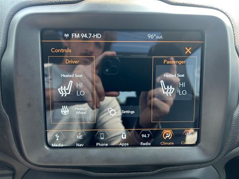 Used 2018 Jeep Renegade Limited w/ UConnect 8.4 Nav Group AWD/4WD image 21