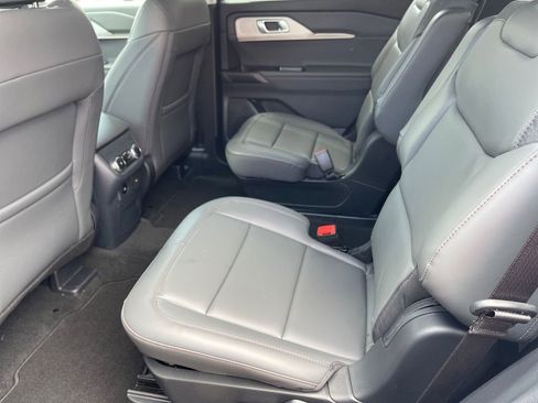 New 2026 Ford Explorer Active RWD image 8