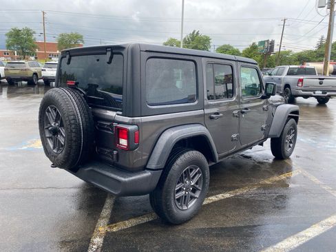 Used 2024 Jeep Wrangler Unlimited Sport AWD/4WD image 5