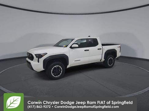 Used 2024 Toyota Tacoma TRD Off-Road image 9
