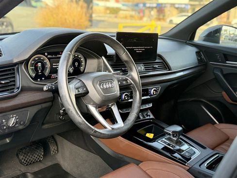 Used 2022 Audi Q5 e Premium Plus w/ Premium Plus Package image 18