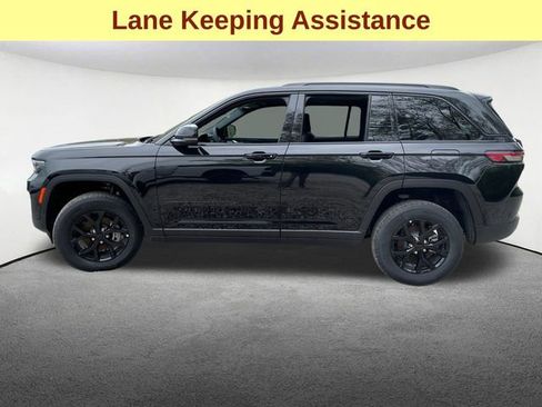 Used 2025 Jeep Grand Cherokee Altitude AWD/4WD image 6