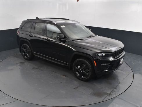 New 2025 Jeep Grand Cherokee Limited w/ Black Appearance Package AWD/4WD image 37