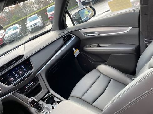Used 2025 Cadillac XT6 Luxury w/ LPO, Floor Liner Package image 28