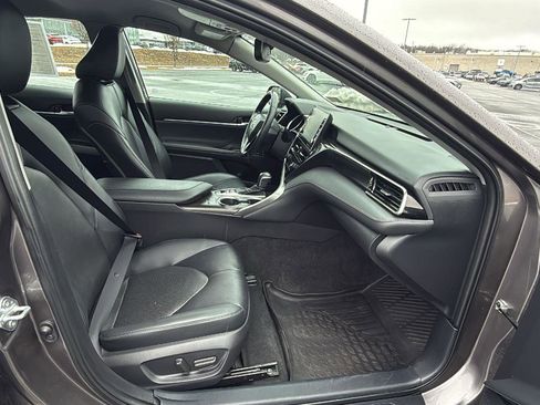 Used 2022 Toyota Camry XLE image 18