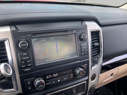 Used 2018 Nissan Titan SV w/ SV Convenience Package RWD image 25