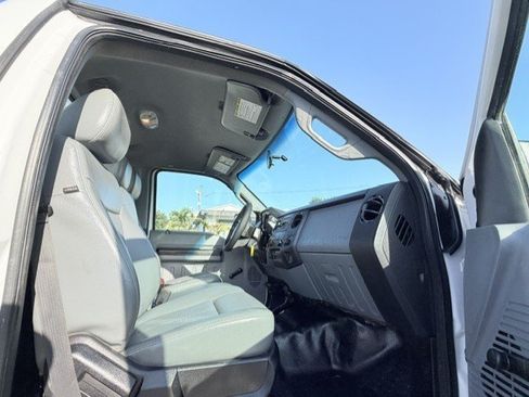 Used 2013 Ford F550 4x4 Regular Cab Super Duty w/ High Capacity Trailer Tow Pkg image 14