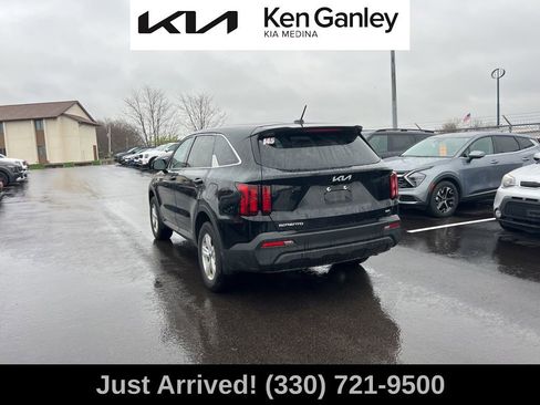 Used 2023 Kia Sorento LX image 7