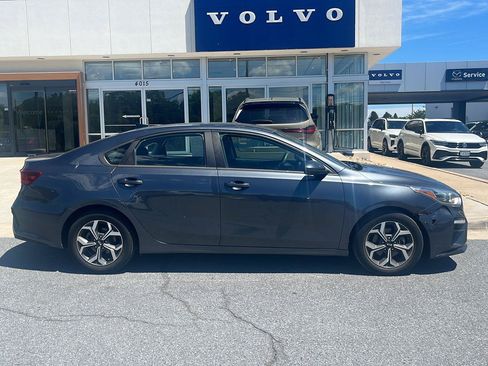 Used 2020 Kia Forte LXS FWD image 3