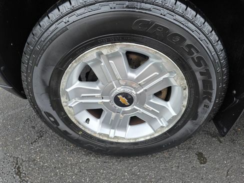 Used 2011 Chevrolet Avalanche LT w/ Luxury Package AWD/4WD image 11