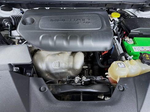 Used 2019 Jeep Cherokee Latitude w/ Popular Appearance Group image 32