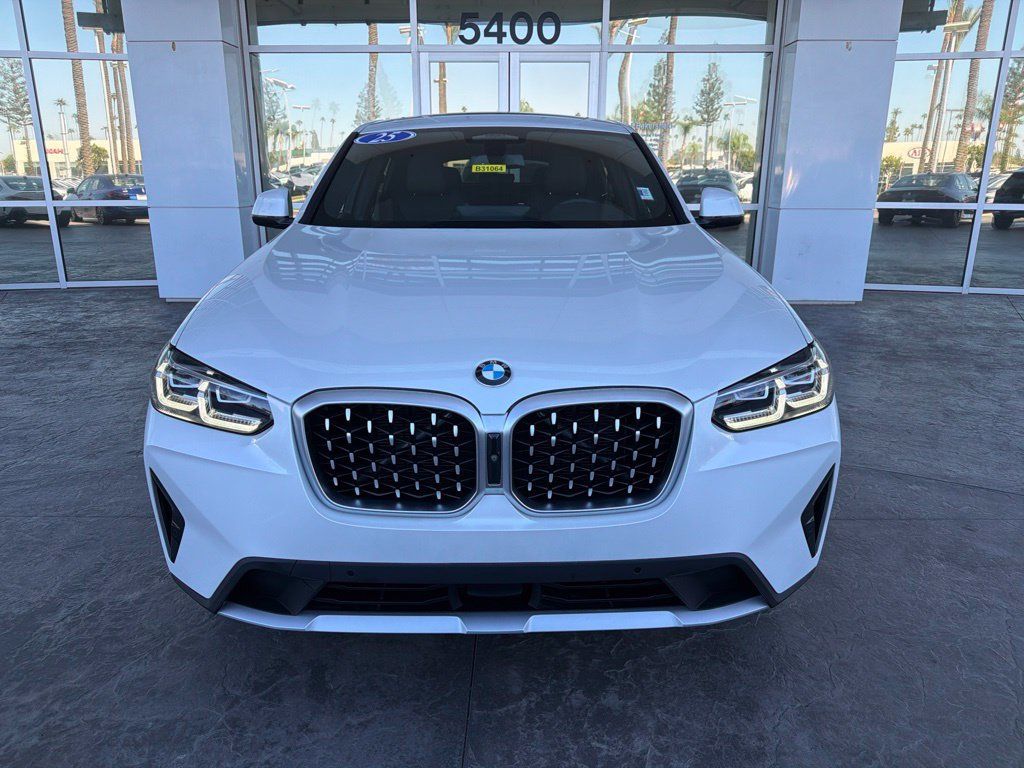 Used 2025 BMW X4 xDrive30i w/ Premium Package AWD/4WD image 2