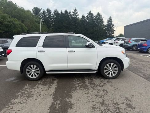 Used 2016 Toyota Sequoia Limited w/ Safety & Convenience Package AWD/4WD image 18