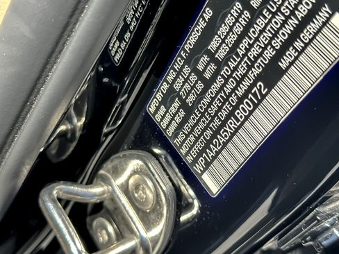 Used 2024 Porsche Macan AWD/4WD image 27