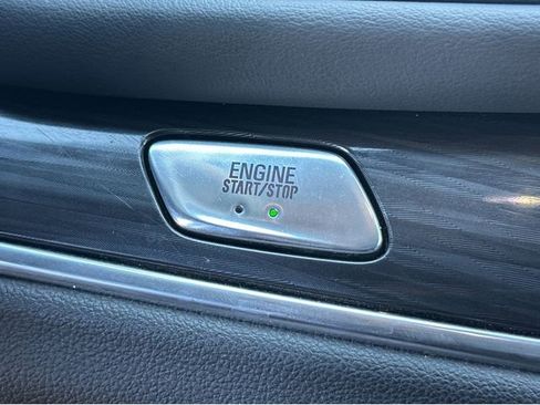 Used 2019 Buick Enclave Essence image 27