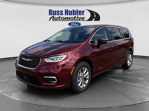Used 2023 Chrysler Pacifica Touring-L AWD/4WD image 1