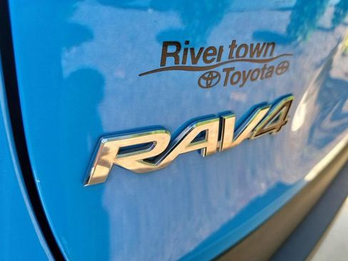 Used 2021 Toyota RAV4 LE FWD image 8