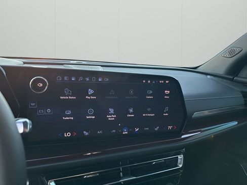 Used 2025 Chevrolet Traverse Z71 w/ Enhanced Driving Package image 35