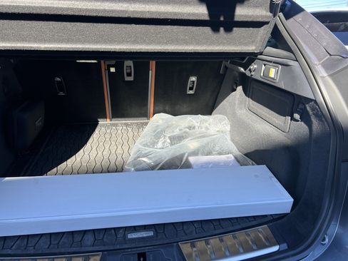 Certified 2025 Jaguar F-PACE R-Dynamic S image 37