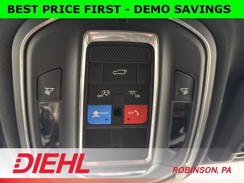 New 2025 Jeep Grand Cherokee Limited w/ Black Appearance Package image 34