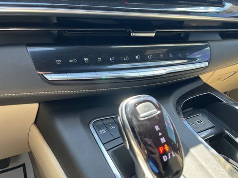 Used 2023 Cadillac Escalade Premium Luxury w/ Performance Package AWD/4WD image 19