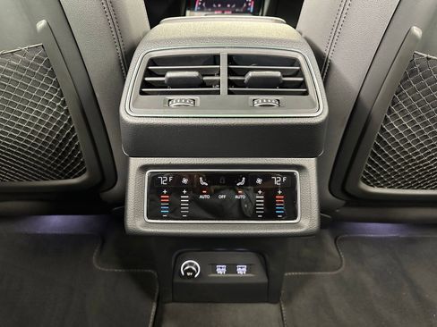 Used 2019 Audi e-tron Premium Plus image 43